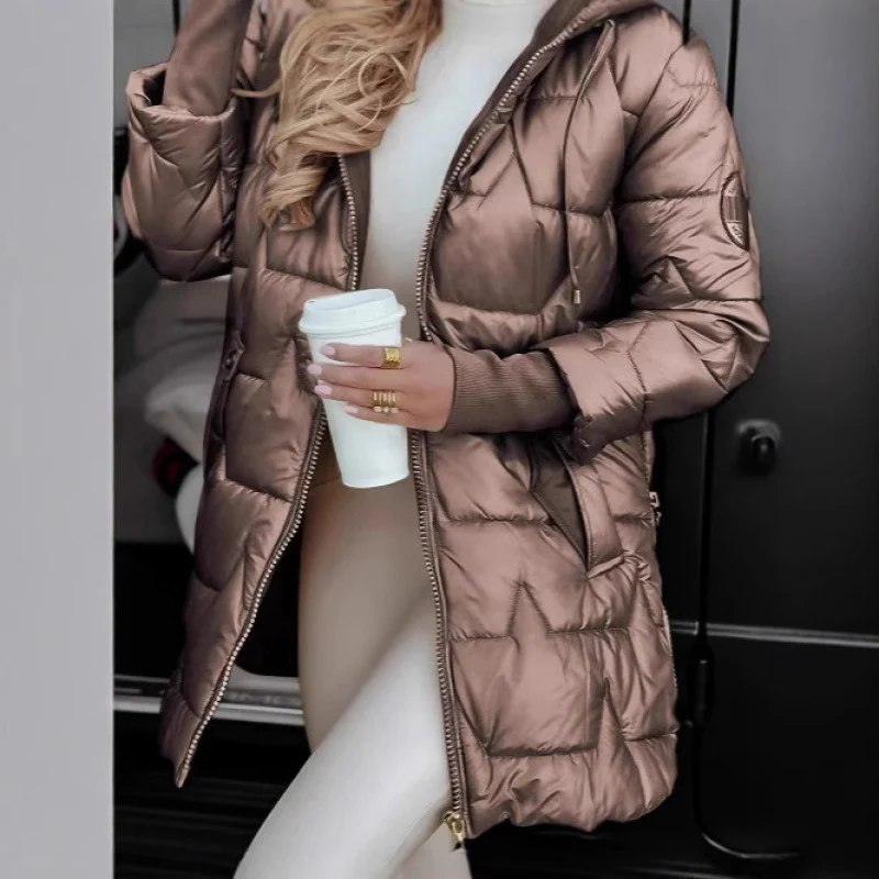 Damen Steppmantel Mid-Length mit Kapuze, wattierter Thermofüllung und taillierter Silhouette Nord Taschen