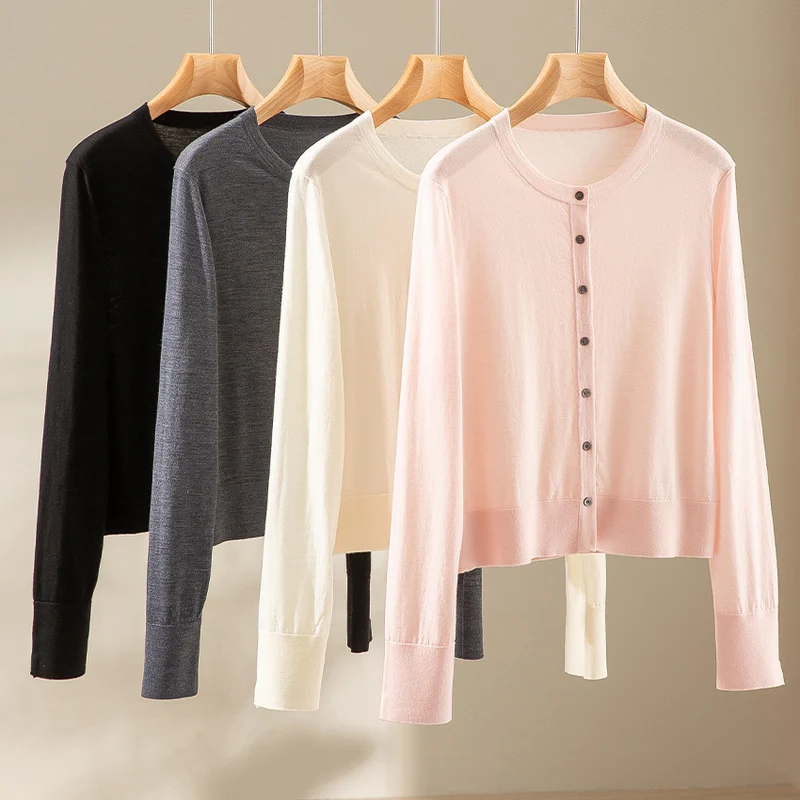Damen Leichter Feinstrick-Cardigan im Cropped‑Schnitt mit Rundhals und durchgehender Knopfleiste Nord Taschen