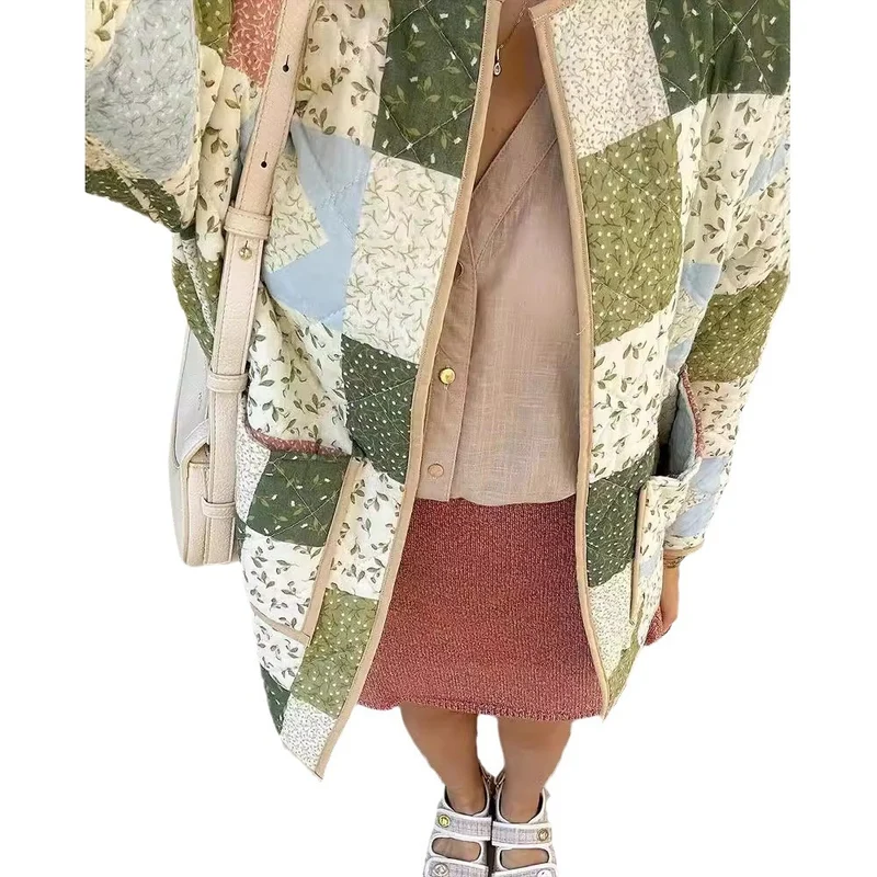 Damen Gefütterter Patchwork‑Steppmantel mit floralen Einsätzen und aufgesetzten Taschen Nord Taschen