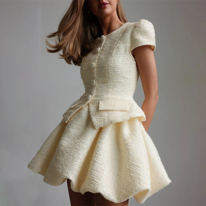 Damen Figurbetontes Tweed-Minikleid mit Schößchen und Knopfleiste Nord Taschen