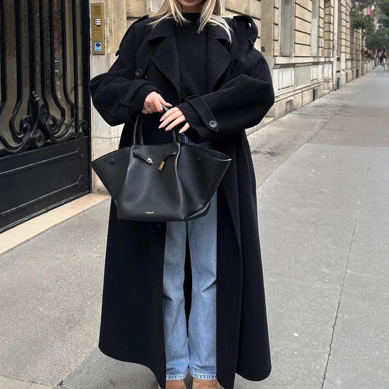 Damen Extravagant geschnittener Oversize-Wollmantel mit Schulterklappen und weitem Schalkragen Nord Taschen