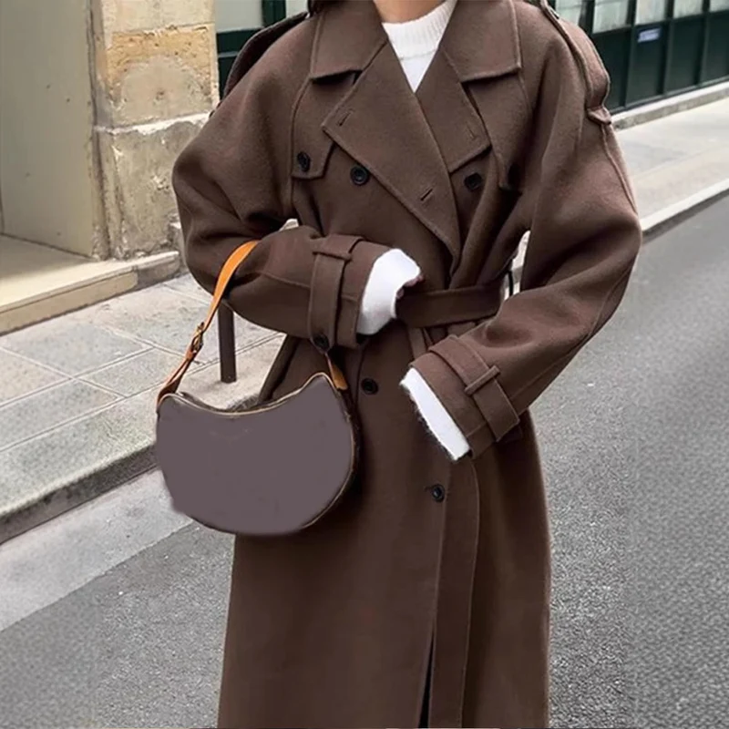 Damen Extravagant geschnittener Oversize-Wollmantel mit Schulterklappen und weitem Schalkragen Nord Taschen