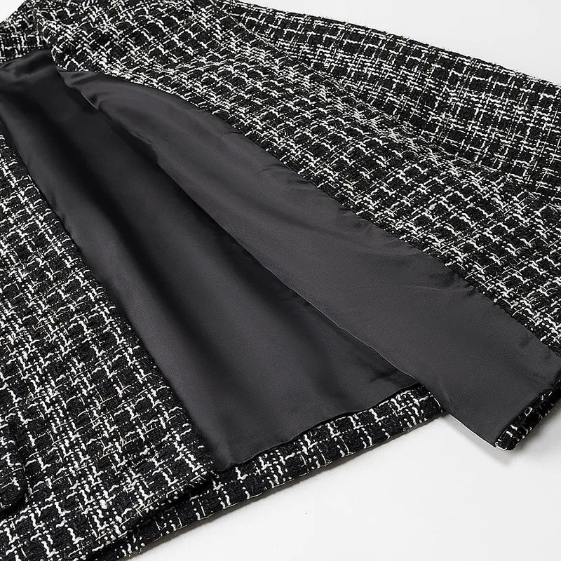 Damen Bouclé-Tweed-Jacke mit Rundhalsausschnitt, goldenen Zierknöpfen und aufgesetzten Taschen Nord Taschen
