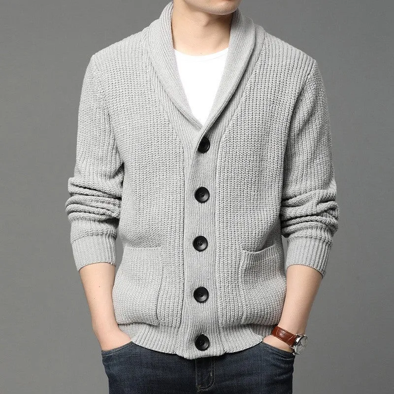 Herren Grobstrick-Cardigan mit Schalkragen, aufgesetzten Taschen und Knopfleiste Nord Taschen