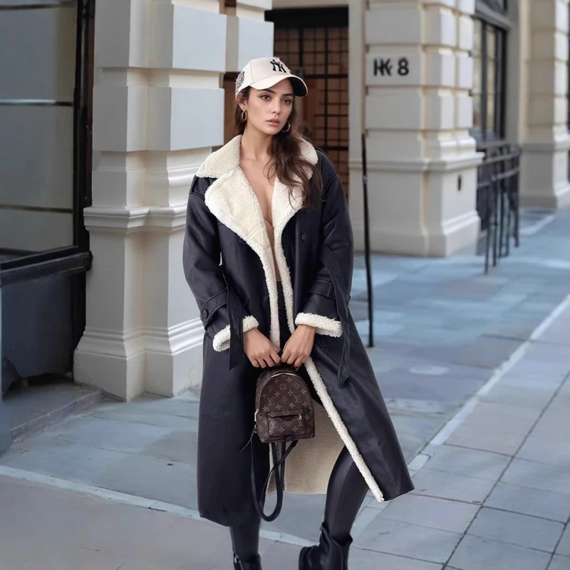 Damen Langer Mantel mit Teddyfutter, doppelreihiger Knopfleiste und tailliertem Schnitt Nord Taschen
