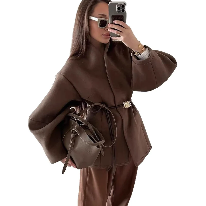 Damen Kurzjacke mit Wickelverschluss, taillierendem Ledergürtel und Muschelschließe Nord Taschen