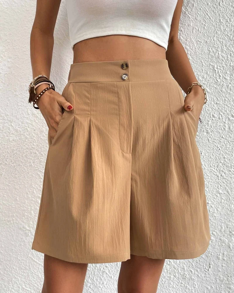 Hoch taillierte Damen Shorts mit weitem Schnitt
