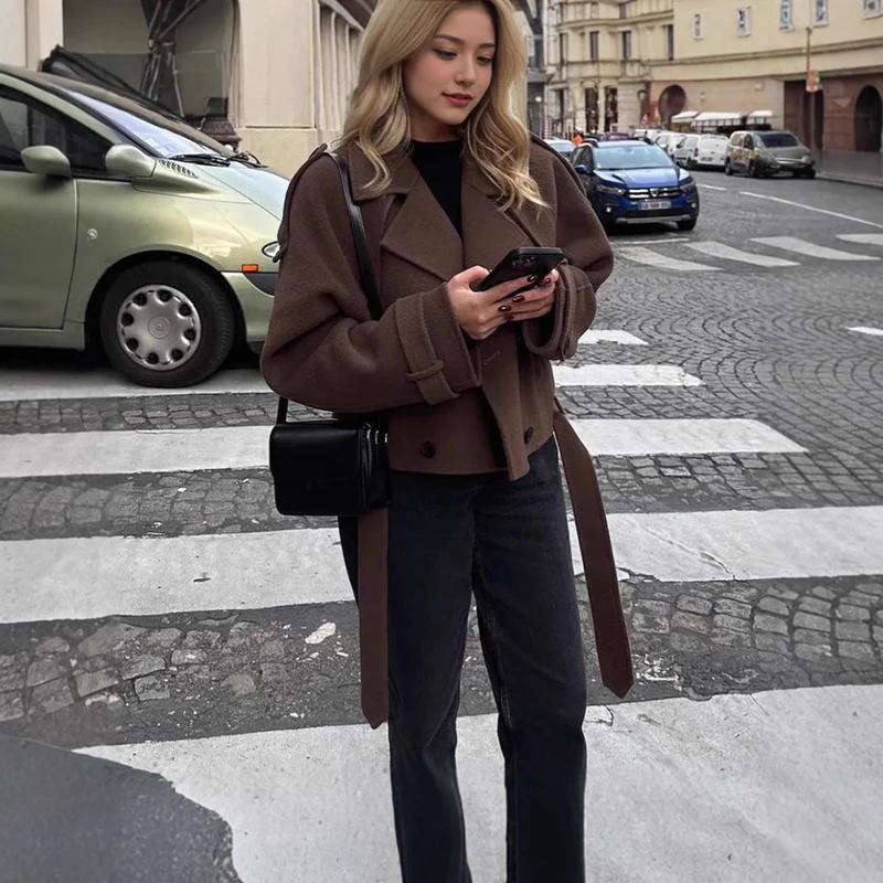 Damen Kurzer Wollmantel mit oversized Kragen, doppelreihiger Knopfleiste und Bindegürtel Nord Taschen