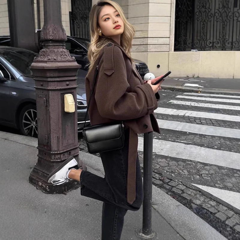 Damen Kurzer Wollmantel mit oversized Kragen, doppelreihiger Knopfleiste und Bindegürtel Nord Taschen