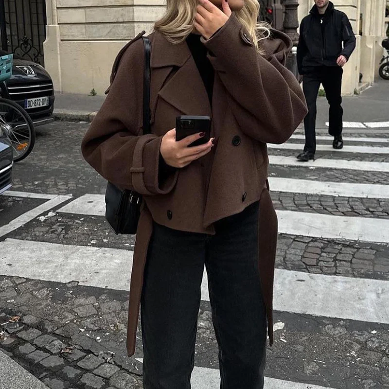 Damen Kurzer Wollmantel mit oversized Kragen, doppelreihiger Knopfleiste und Bindegürtel Nord Taschen