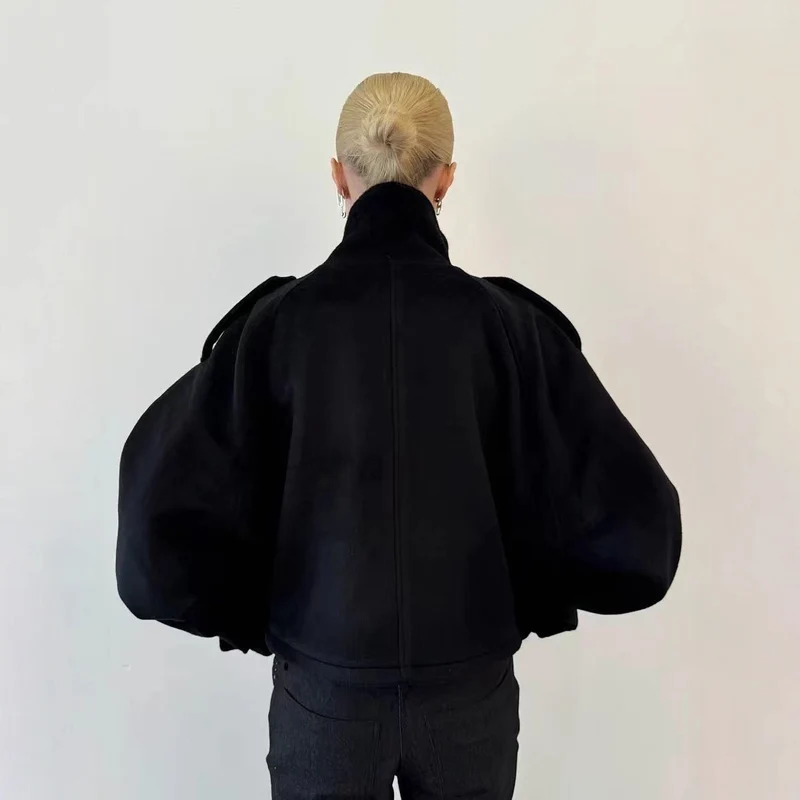 Damen Kurze Oversize Wolljacke mit Stehkragen und Schulterklappen Nord Taschen