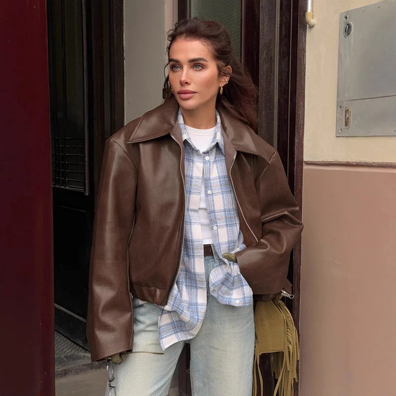 Damen Kurze Oversize Kunstlederjacke mit Hemdkragen und elastischem Saum Nord Taschen