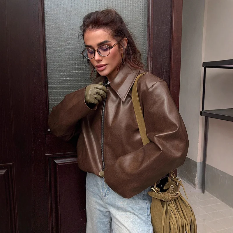Damen Kurze Oversize Kunstlederjacke mit Hemdkragen und elastischem Saum Nord Taschen