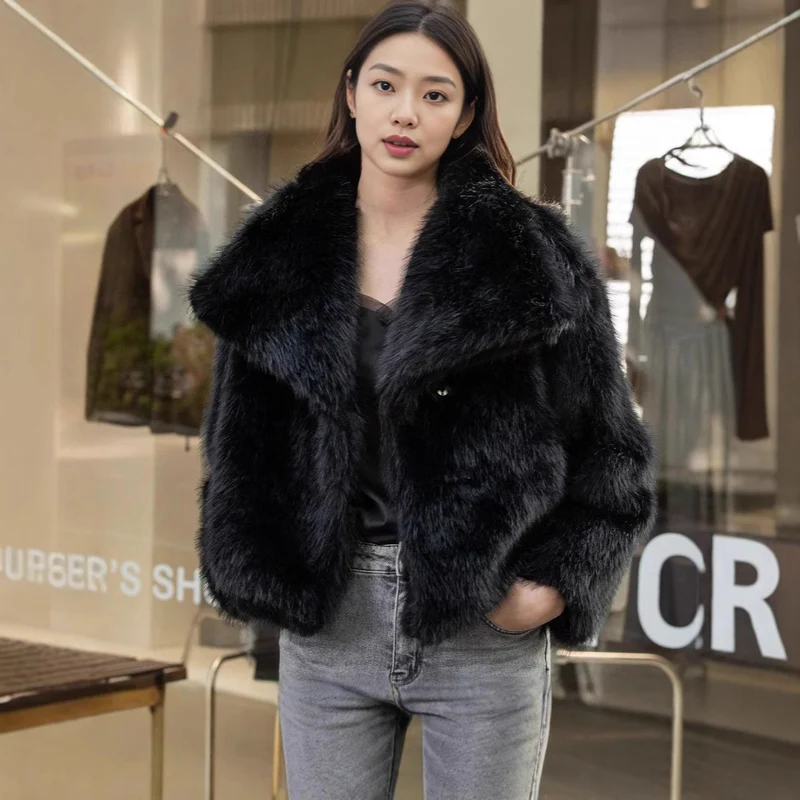 Damen Kurze Kunstfelljacke mit voluminösem Schalkragen Nord Taschen
