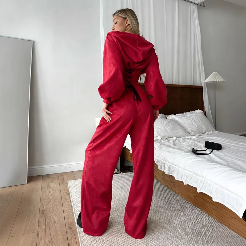 Damen sportliches Set aus cropped Kapuzenjacke und weiten Jogginghosen mit elastischem Bund Nord Taschen