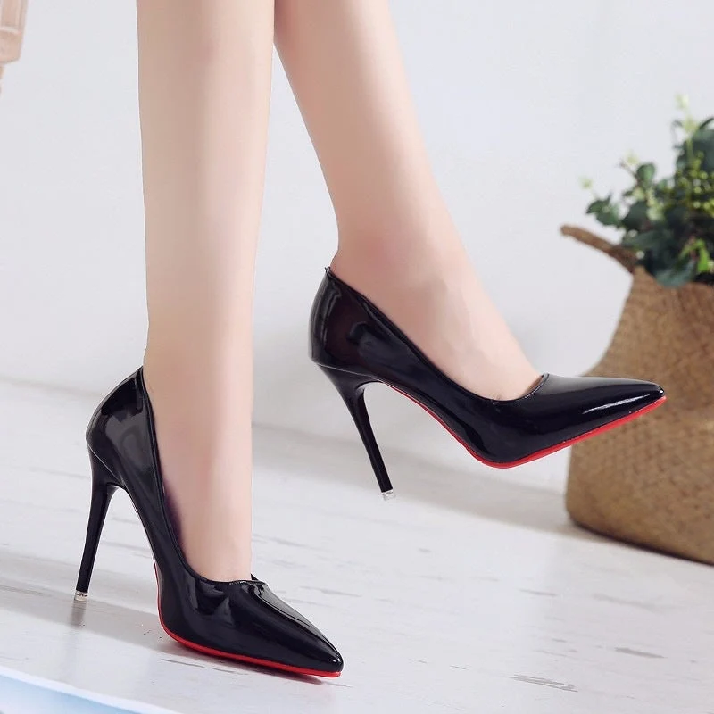Damen elegante High Heels mit spitzem Schuhprofil und glänzender Oberfläche Nord Taschen