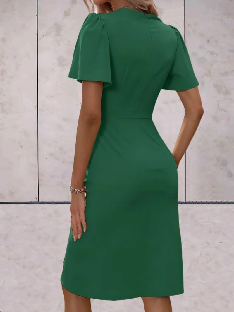 Klassisches Wickelkleid mit V-Ausschnitt