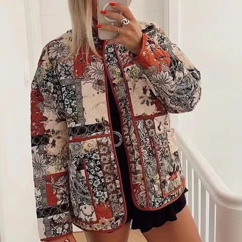 Damen Gepatchte Steppjacke in floraler Patchwork‑Optik Nord Taschen