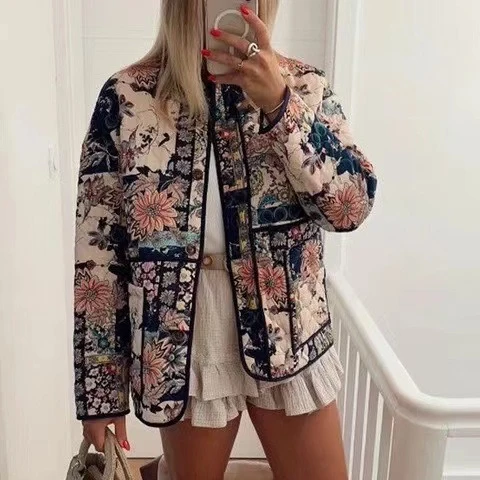 Damen Gepatchte Steppjacke in floraler Patchwork‑Optik Nord Taschen