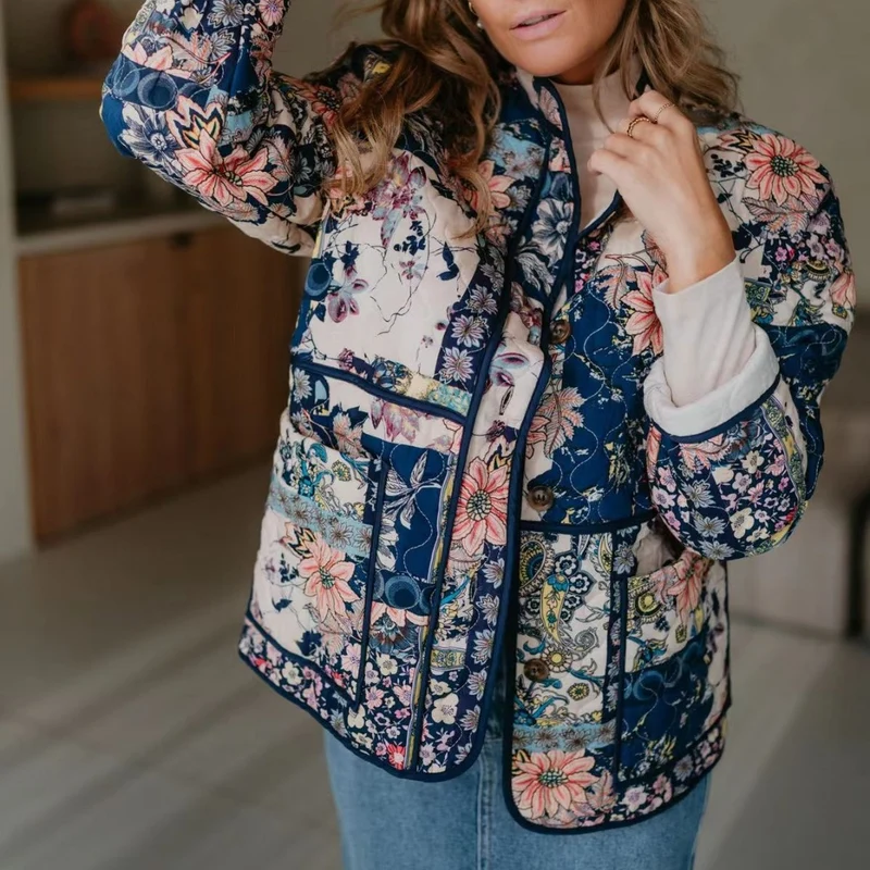 Damen Gepatchte Steppjacke in floraler Patchwork‑Optik Nord Taschen