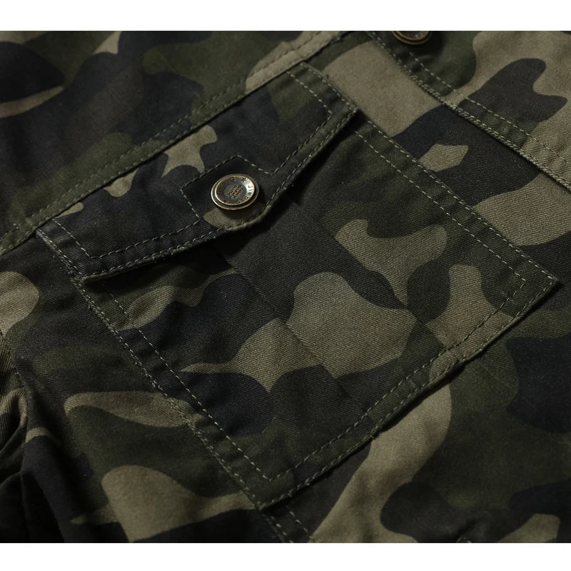 Herren Militärinspirierte Tarnprint-Übergangsjacke mit Reißverschluss, Pattentaschen und elastischen Bündchen Nord Taschen