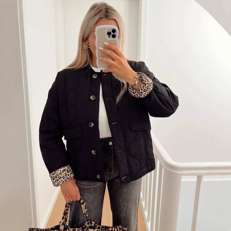 Damen Gepolsterte Steppjacke im Boxy‑Schnitt mit Rundhalsausschnitt und aufgesetzten Taschen Nord Taschen