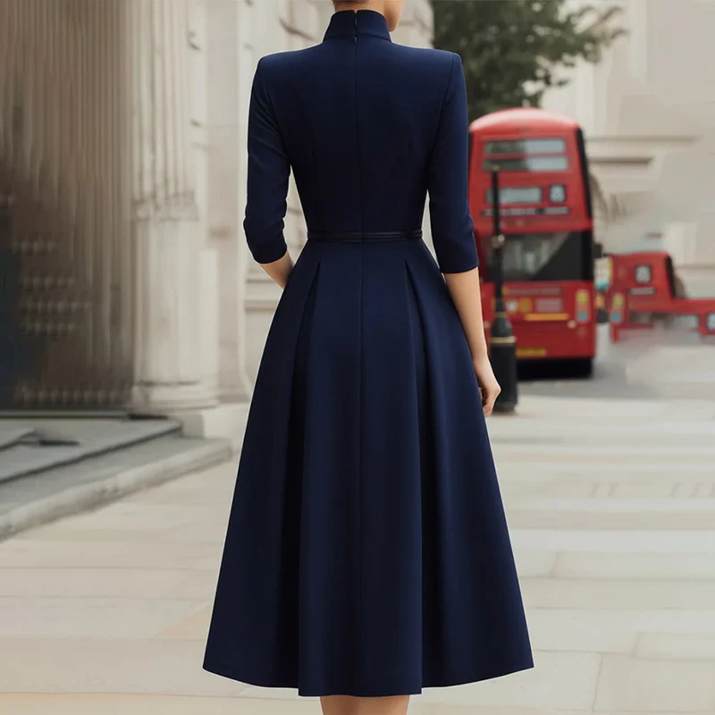 Damen Stilvolles Maxikleid mit tailliertem Schnitt Nord Taschen