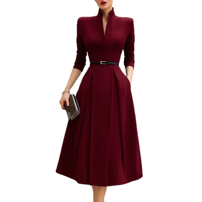 Damen Stilvolles Maxikleid mit tailliertem Schnitt Nord Taschen