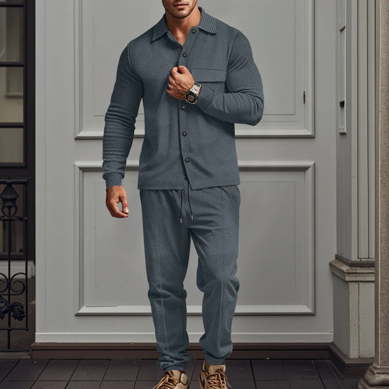 Herren lässige Schlafanzug-Kombination mit eleganten Knopfdetails