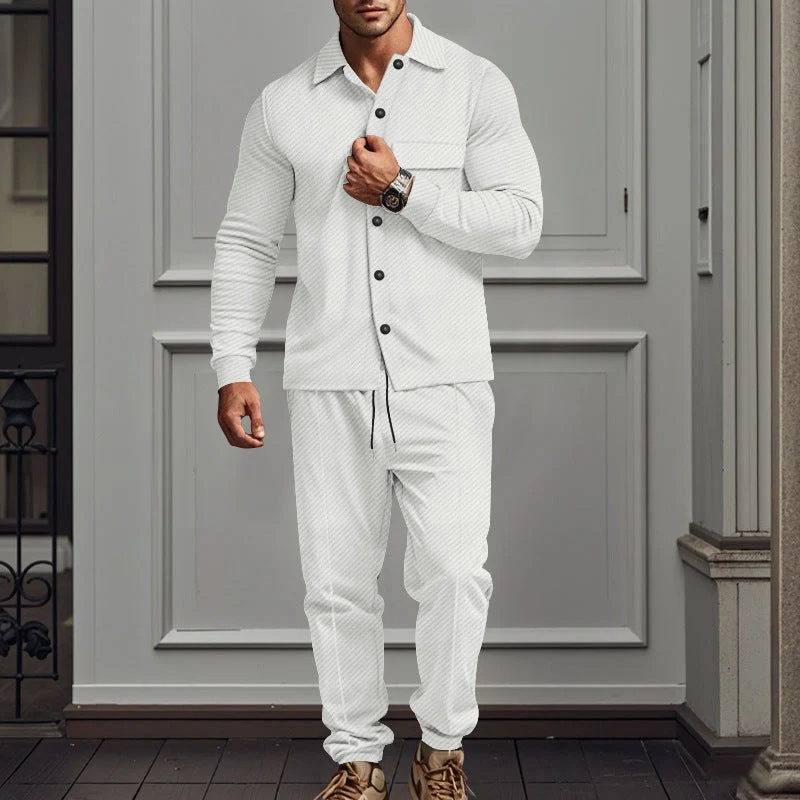 Herren lässige Schlafanzug-Kombination mit eleganten Knopfdetails