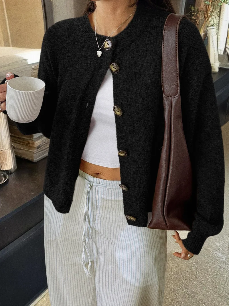 Damen kuschelige Strickjacke mit Oversize-Schnitt und Hornoptik-Knöpfen Nord Taschen