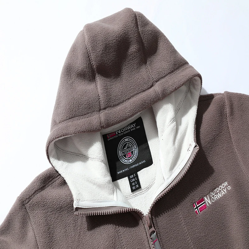 Herren Microfleece-Outdoorjacke mit Kapuze, windabweisender Struktur und Logo-Patch Nord Taschen