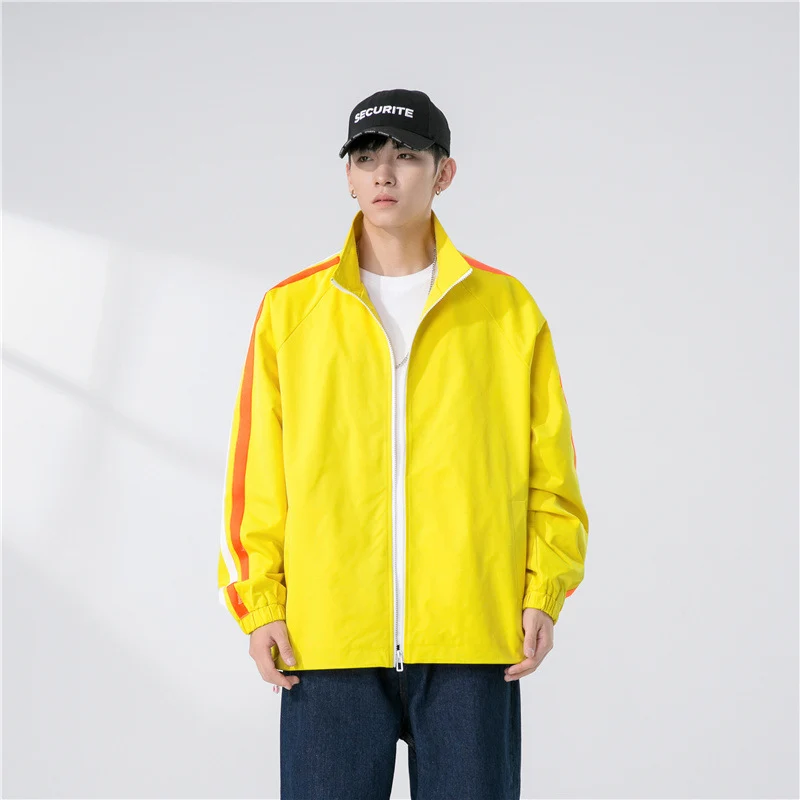 Herren Locker geschnittene Trackjacke mit Stehkragen, kontrastierenden Streifenärmeln und elastischen Bündchen Nord Taschen