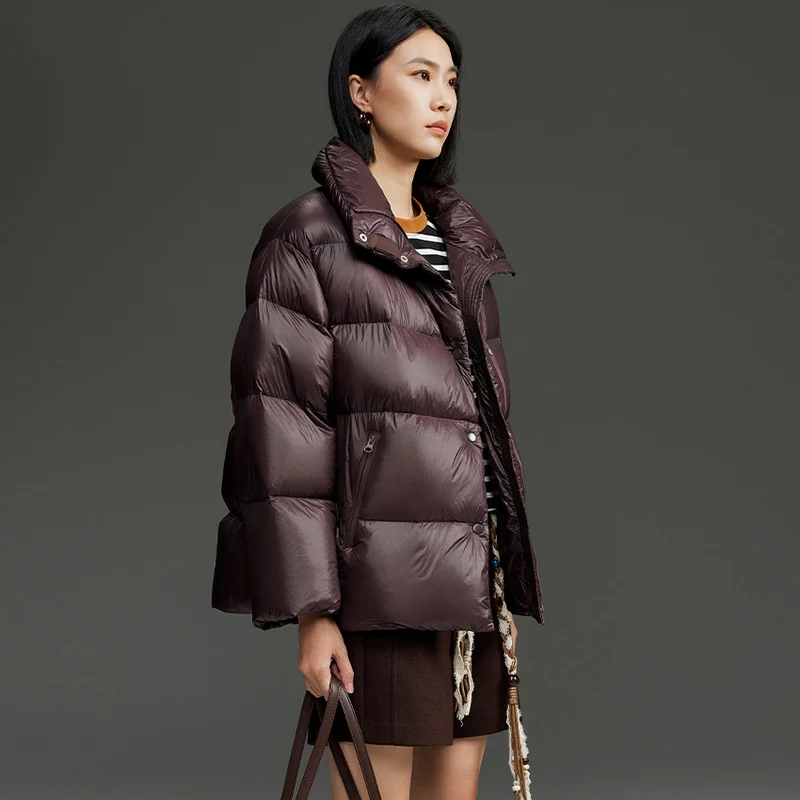Damen Kurz geschnittene gesteppte Daunenjacke mit hohem Stehkragen, Boxy-Silhouette und Druckknöpfen Nord Taschen