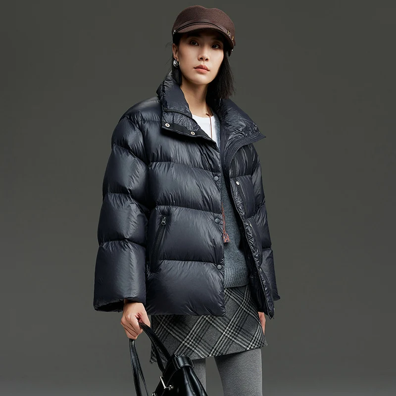 Damen Kurz geschnittene gesteppte Daunenjacke mit hohem Stehkragen, Boxy-Silhouette und Druckknöpfen Nord Taschen