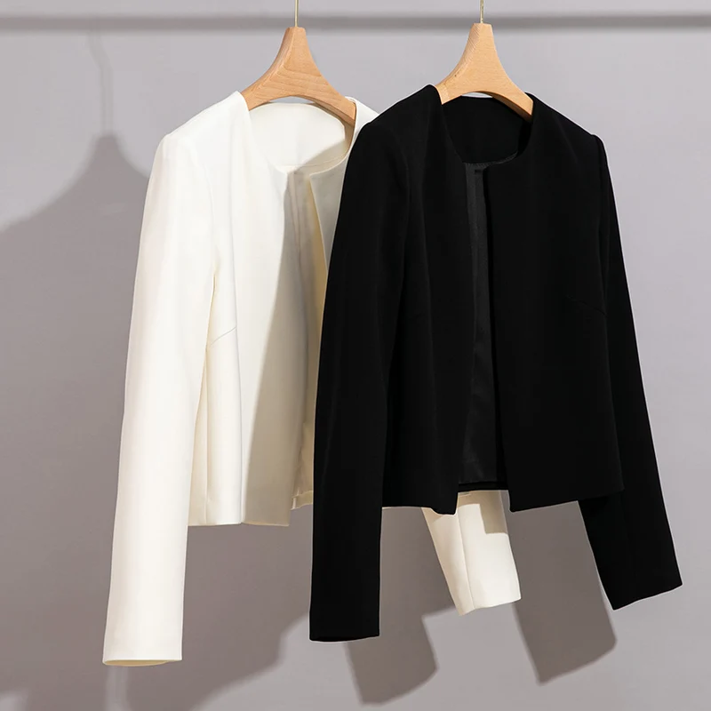 Damen Kragenloser Kurzblazer mit verdeckter Frontblende und leicht taillierter Silhouette Nord Taschen