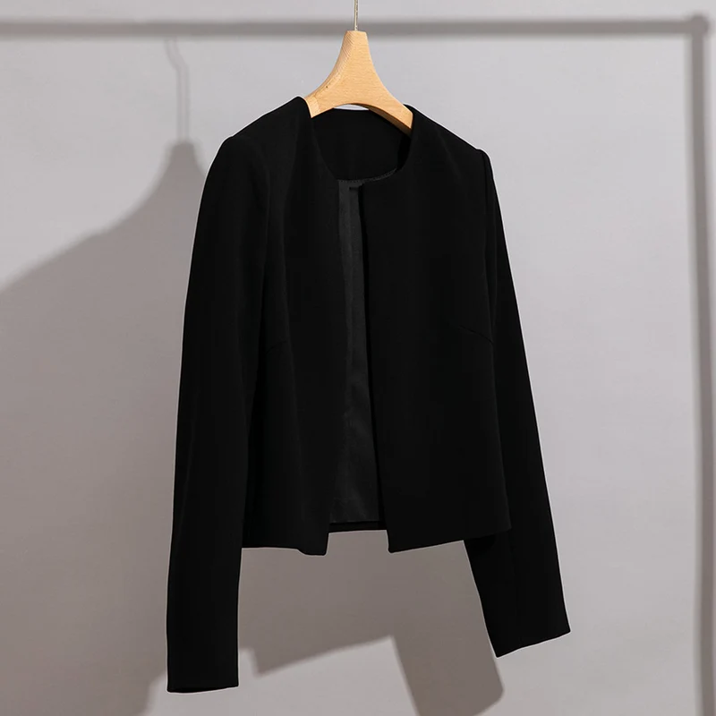 Damen Kragenloser Kurzblazer mit verdeckter Frontblende und leicht taillierter Silhouette Nord Taschen