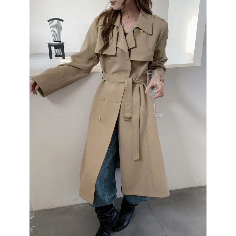 Damen Taillierter Trenchcoat mit Bindegürtel und goldenen Knopfdetails Nord Taschen