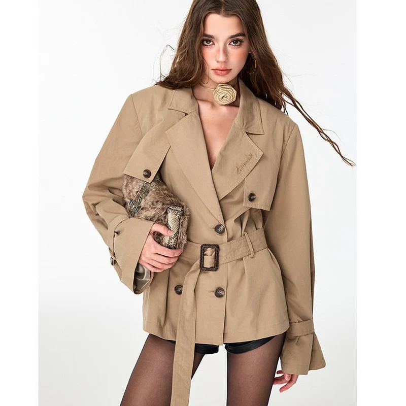 Damen Kurztrenchjacke mit taillierendem Gürtel und doppellagiger Schulterpasse Nord Taschen