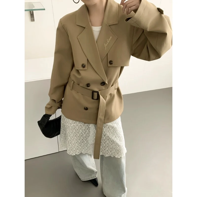 Damen Kurztrenchjacke mit taillierendem Bindegürtel und voluminösen Ballonärmeln Nord Taschen
