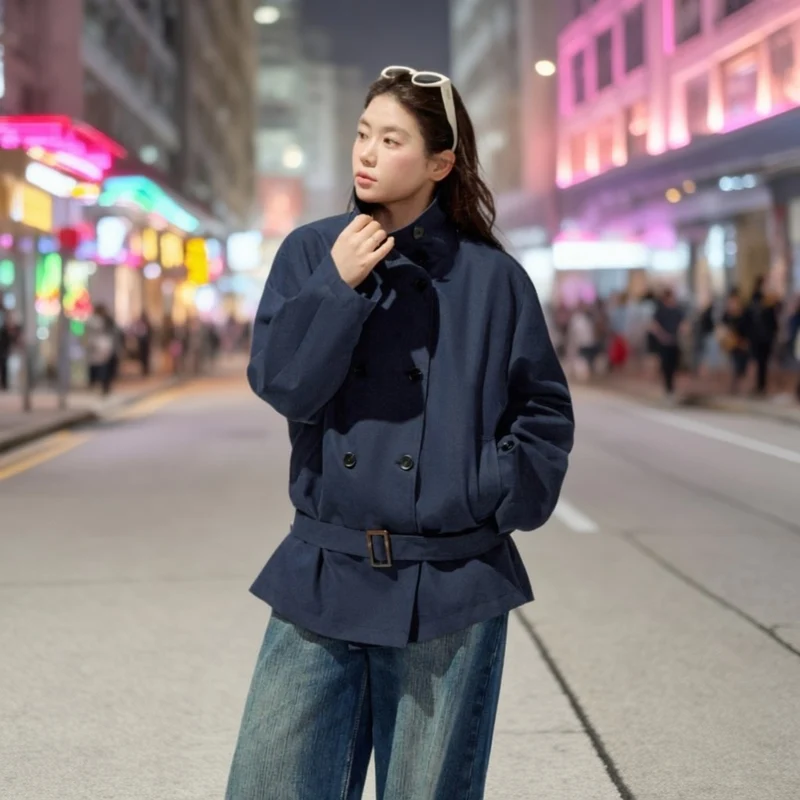 Damen Kurztrenchcoat mit taillierendem Gürtel und doppeltreiher Knopfleiste Nord Taschen