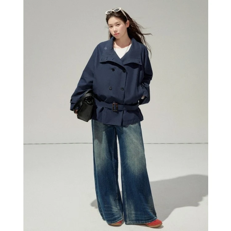 Damen Kurztrenchcoat mit taillierendem Gürtel und doppeltreiher Knopfleiste Nord Taschen