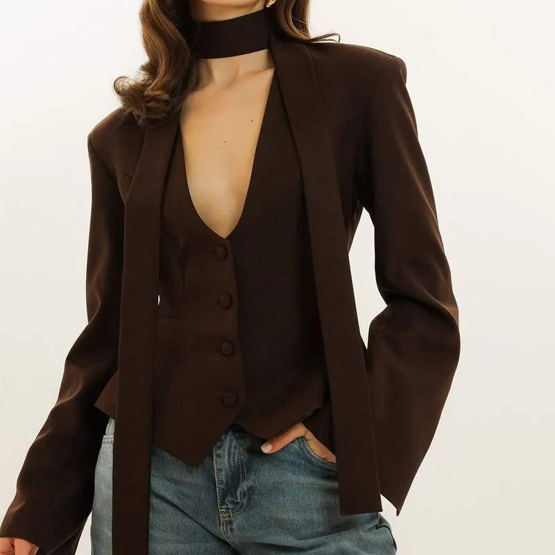 Damen Elegantes tailliertes Blazer-Set mit Weste und Schluppe Nord Taschen