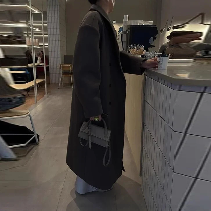 Damen Doppelreihiger Maxi-Wollmix-Mantel mit schmaler Silhouette und fallendem Revers Nord Taschen