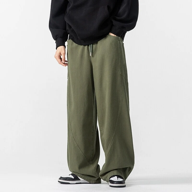 Herren Weite Loungehose mit Tunnelzug, aufgesetzten Taschen und markanten Panelnähten Nord Taschen