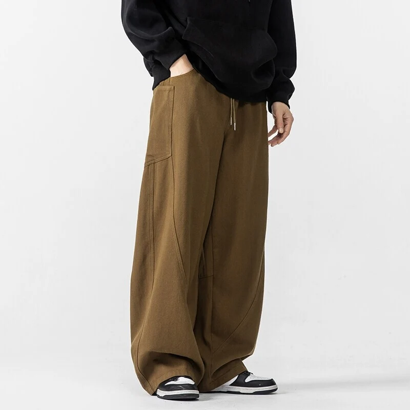 Herren Weite Loungehose mit Tunnelzug, aufgesetzten Taschen und markanten Panelnähten Nord Taschen