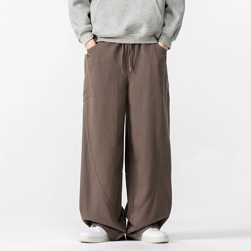 Herren Weite Loungehose mit Tunnelzug, aufgesetzten Taschen und markanten Panelnähten Nord Taschen