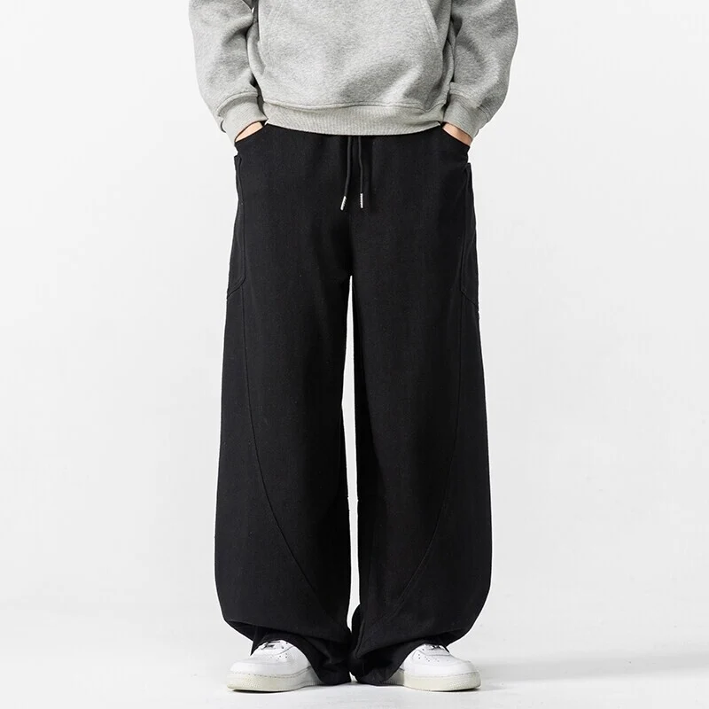 Herren Weite Loungehose mit Tunnelzug, aufgesetzten Taschen und markanten Panelnähten Nord Taschen