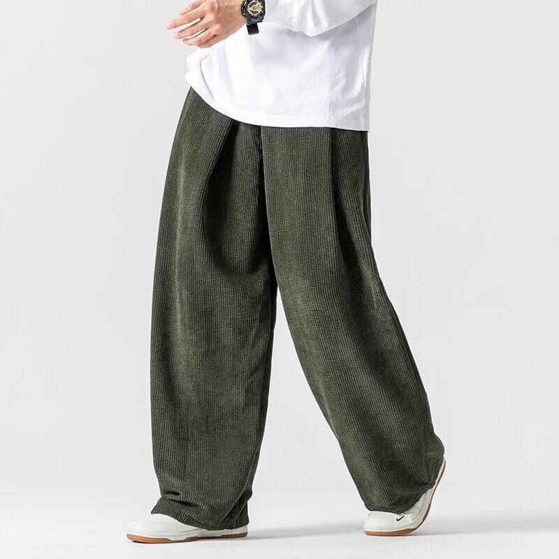 Herren Weite Cordhose mit Bundfalten und Relaxed-Silhouette Nord Taschen