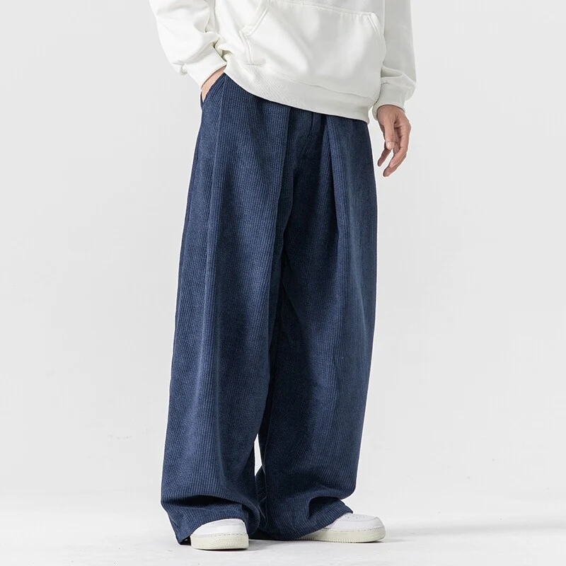 Herren Weite Cordhose mit Bundfalten und Relaxed-Silhouette Nord Taschen